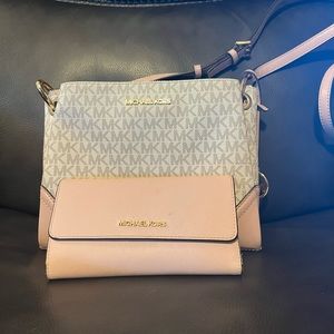 Like new purse and matching wallet